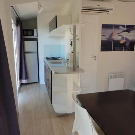 Mobil Home 6 Personnes Rocbaron Exterior photo